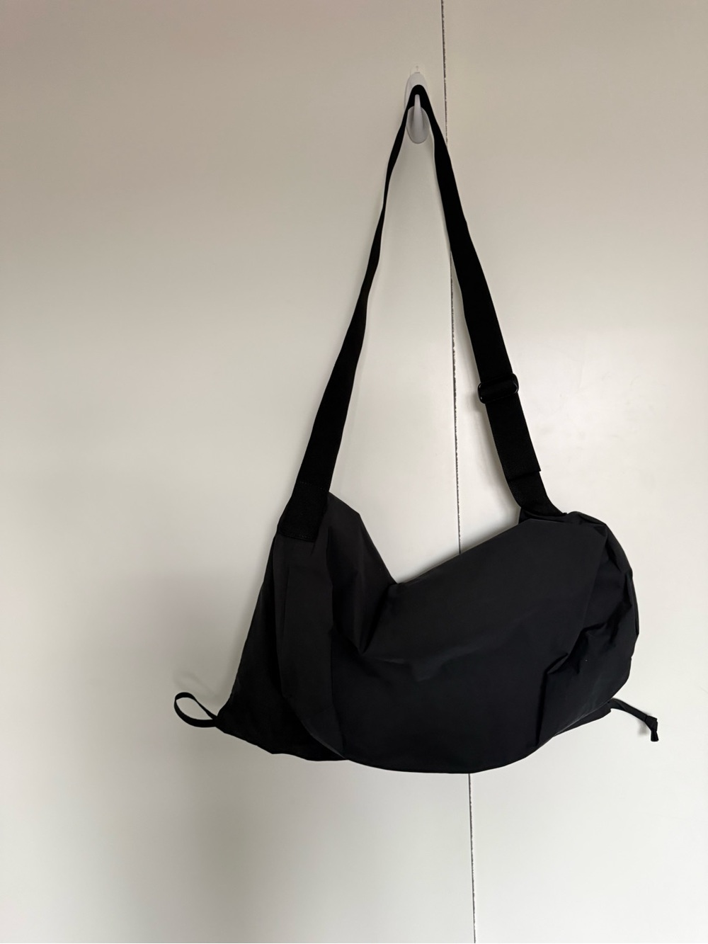 Uniqlo DRAWSTRING SHOULDER BAG, Color: Black, New W/O Tags, Never Worn - Picture 6 of 8